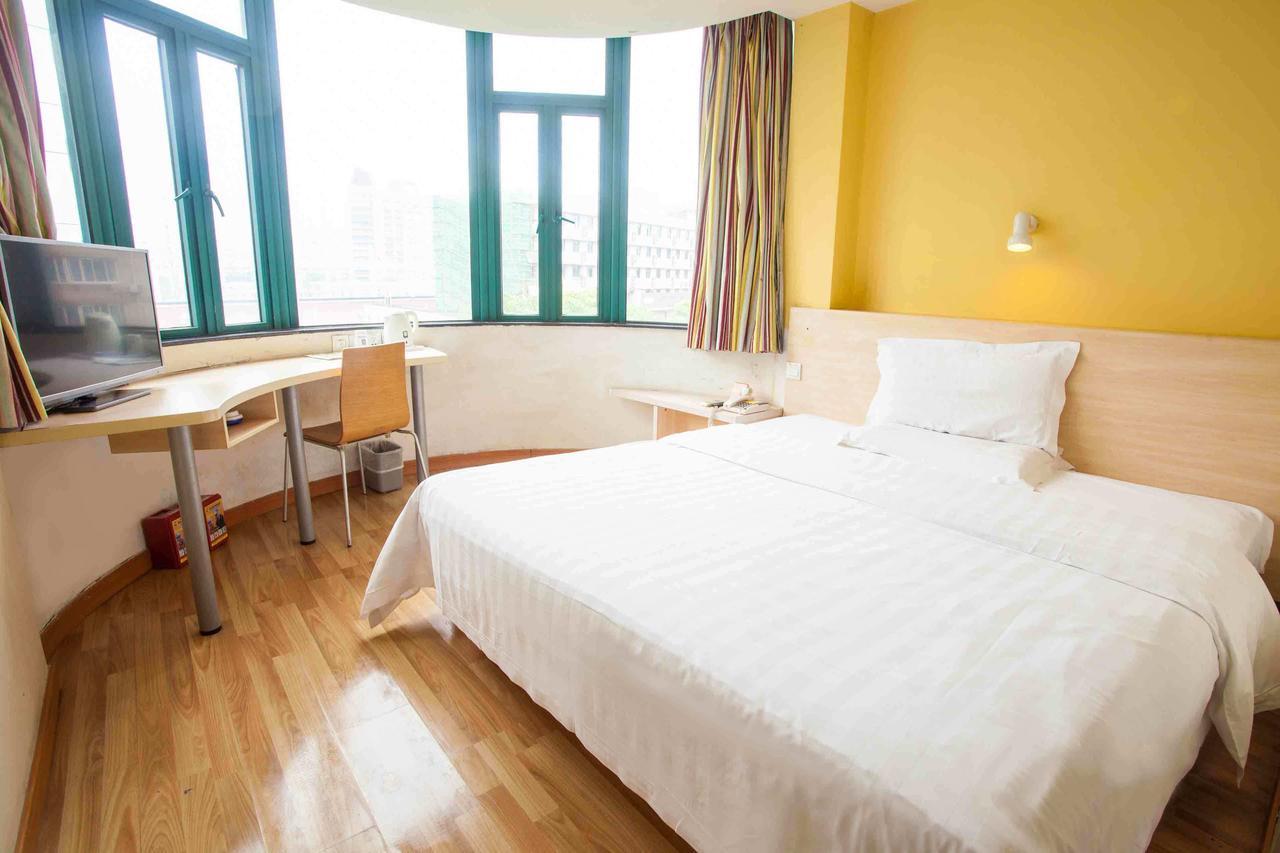 7Days Inn Xianning Hot Spring Pedestrian Street Shopping Park Buitenkant foto