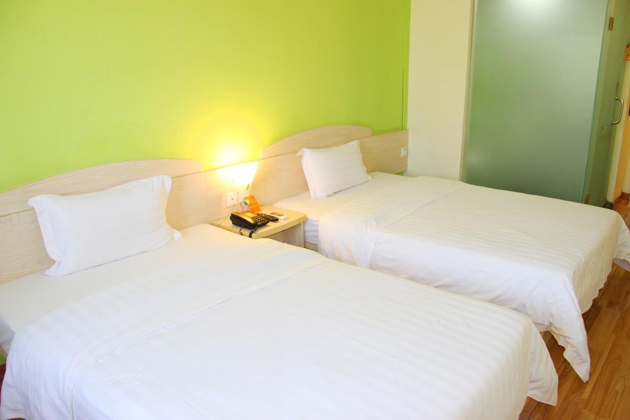 7Days Inn Xianning Hot Spring Pedestrian Street Shopping Park Buitenkant foto