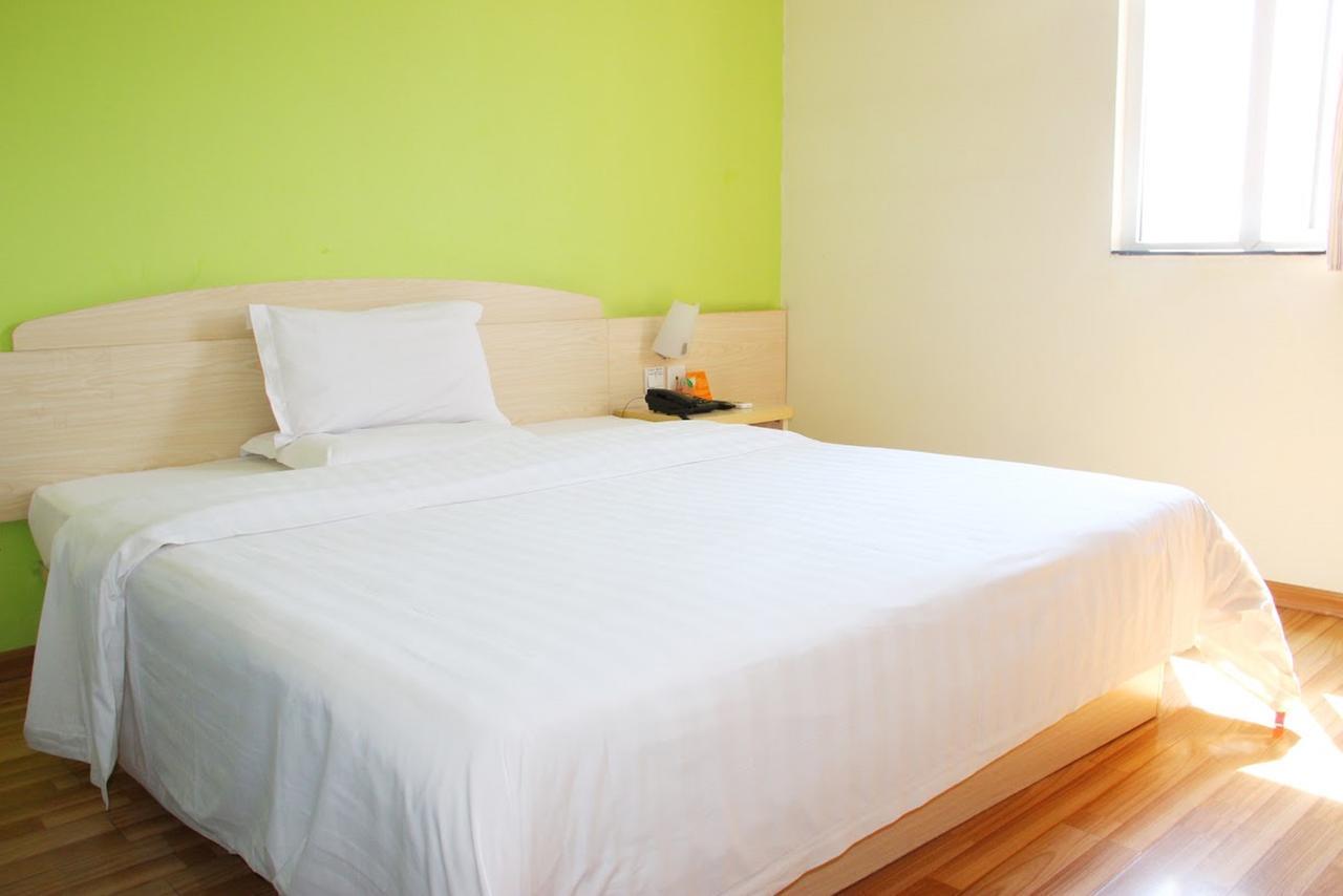 7Days Inn Xianning Hot Spring Pedestrian Street Shopping Park Buitenkant foto