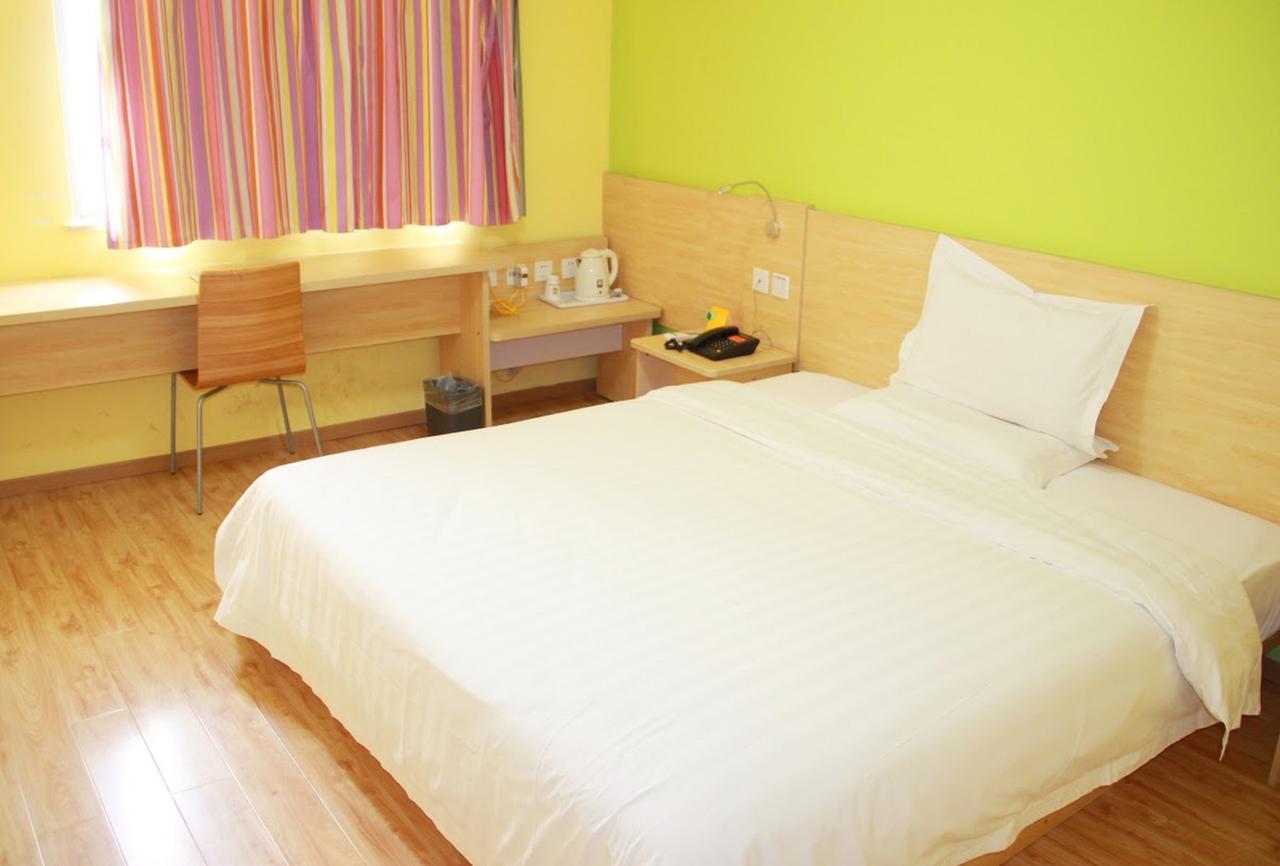 7Days Inn Xianning Hot Spring Pedestrian Street Shopping Park Buitenkant foto