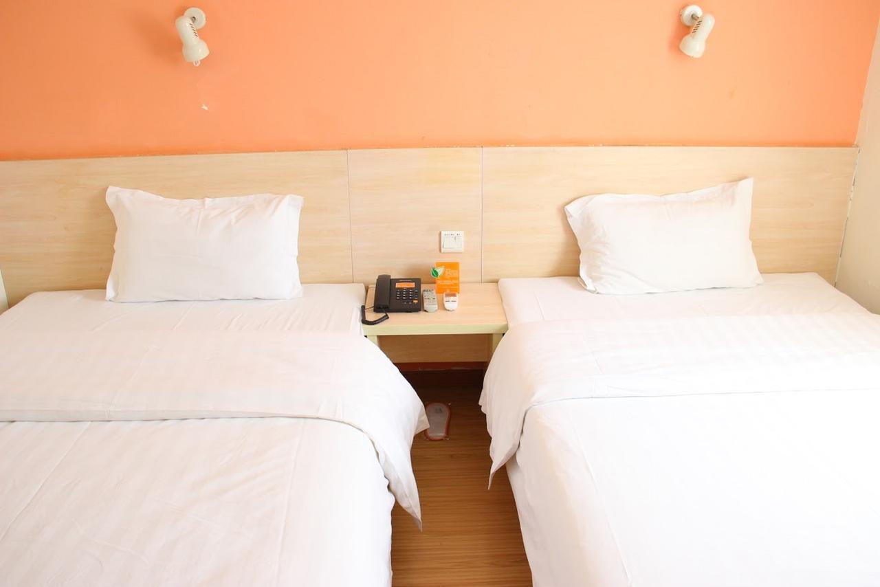 7Days Inn Xianning Hot Spring Pedestrian Street Shopping Park Buitenkant foto